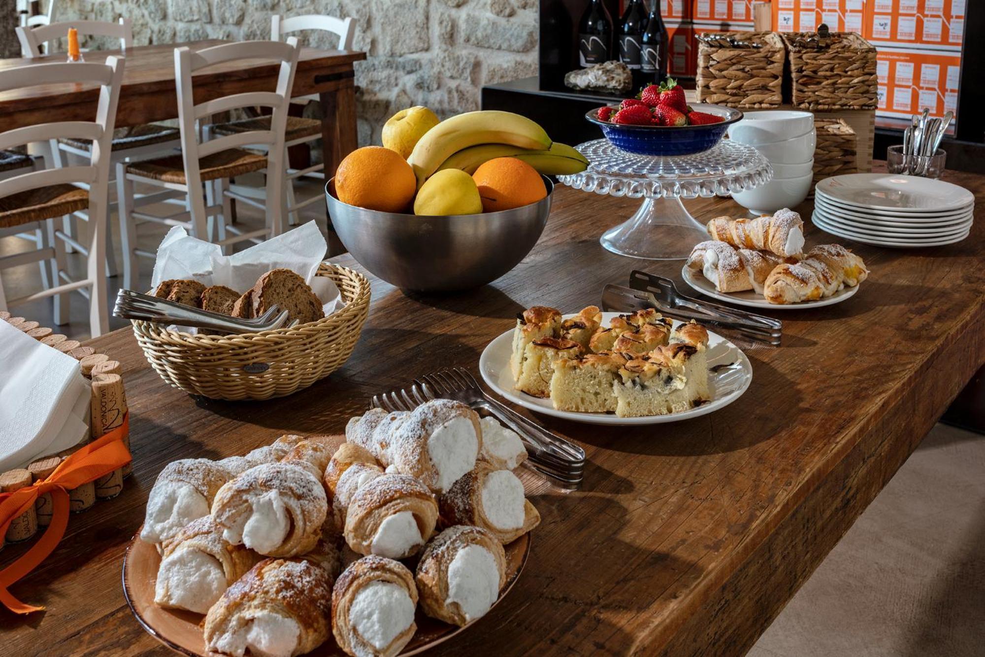 Valdonica Winery Fine Dine & Wine Farm stay Sassofortino