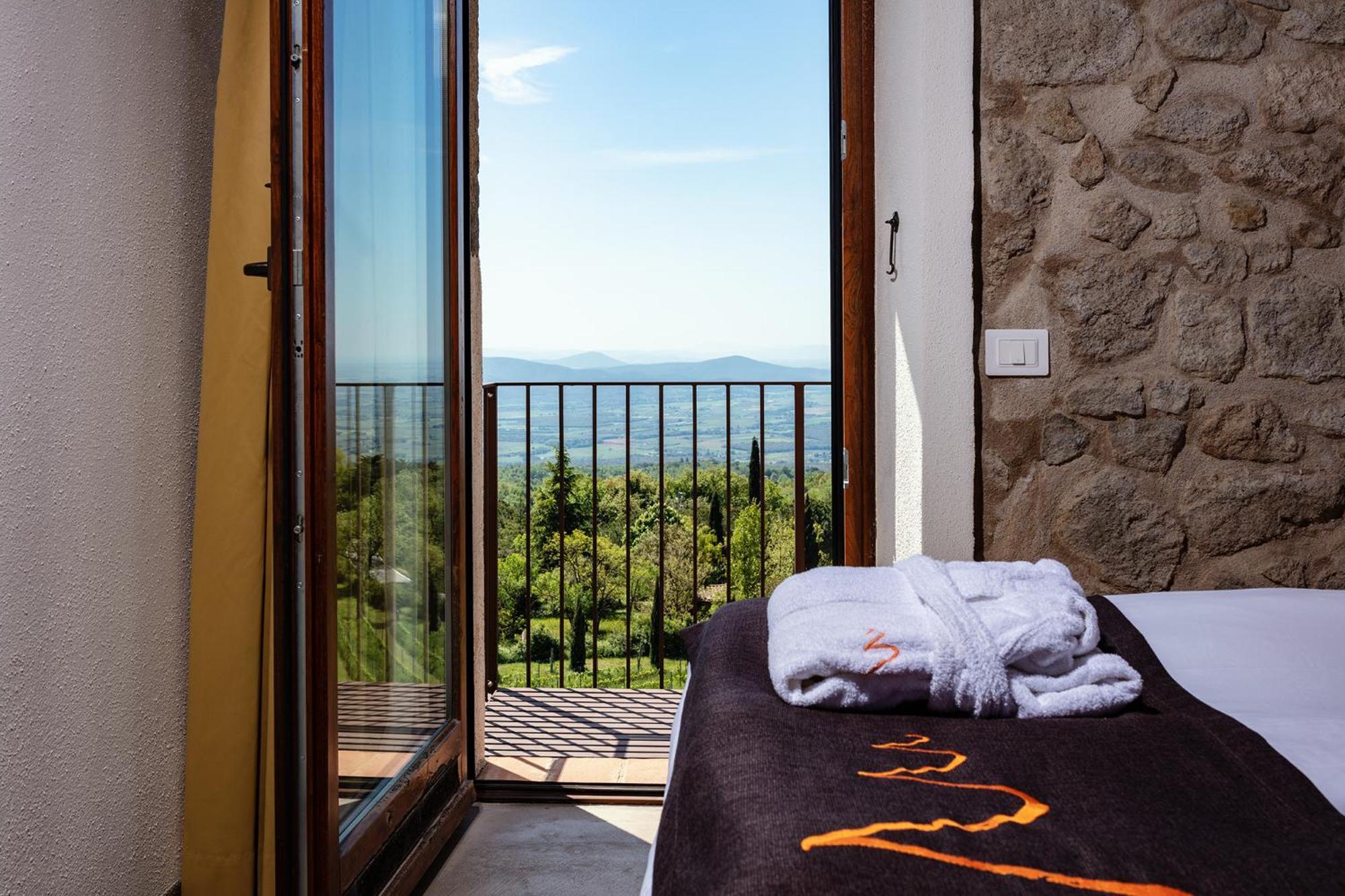Valdonica Winery Fine Dine & Wine Farm stay Sassofortino