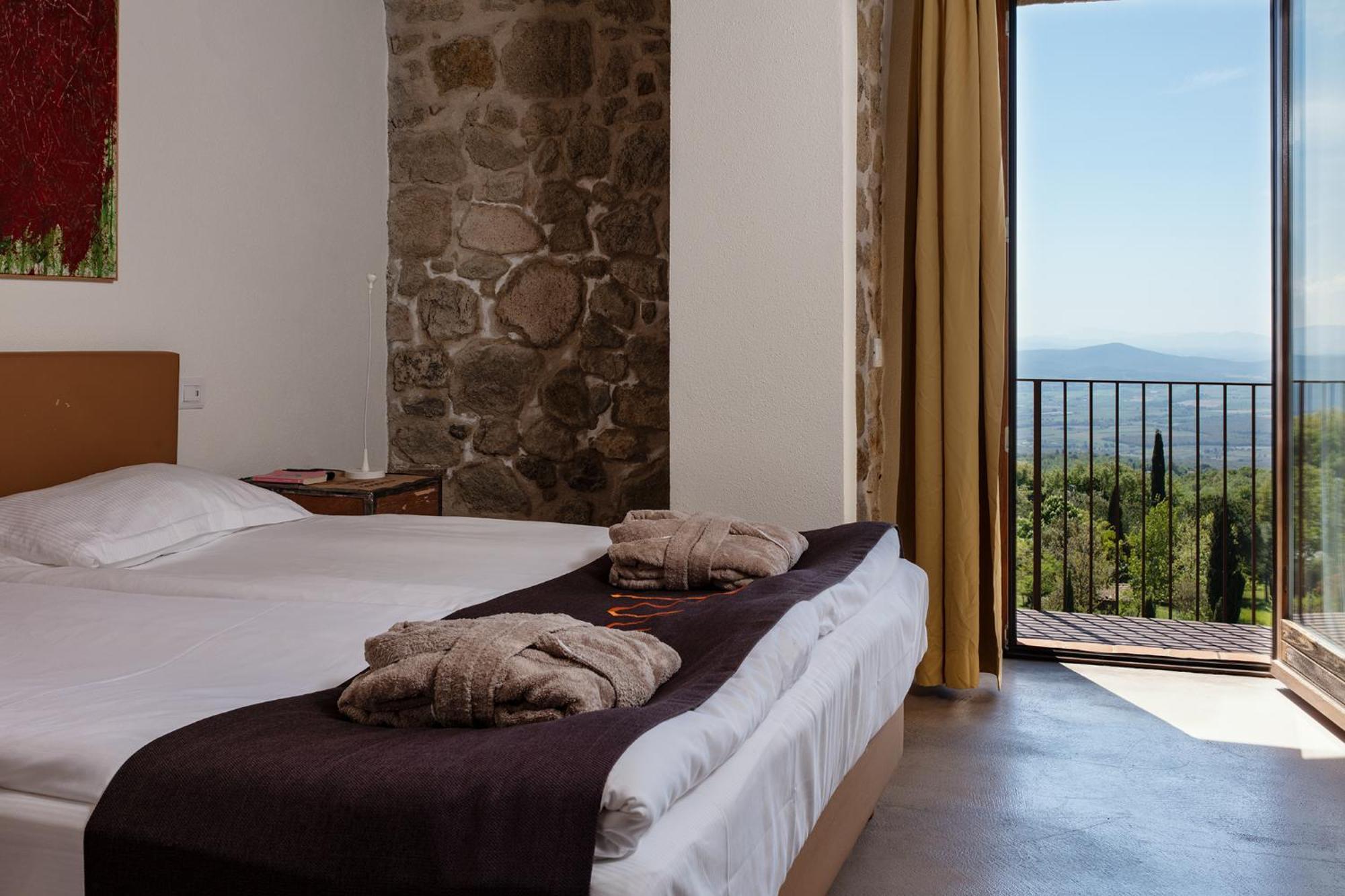 Valdonica Winery Fine Dine & Wine Farm stay *